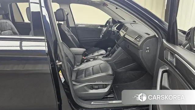 Volkswagen Tiguan Allspace 2018 Черный из Кореи, фото 2