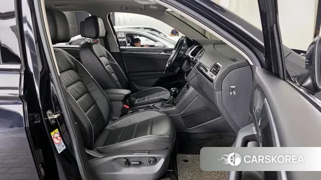 Volkswagen Tiguan Allspace 2018 Черный из Кореи, фото 2