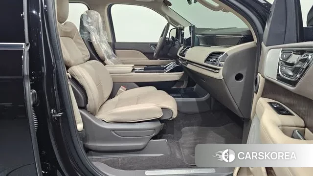 Lincoln Navigator 4th generation 2022 Черный из Кореи, фото 2