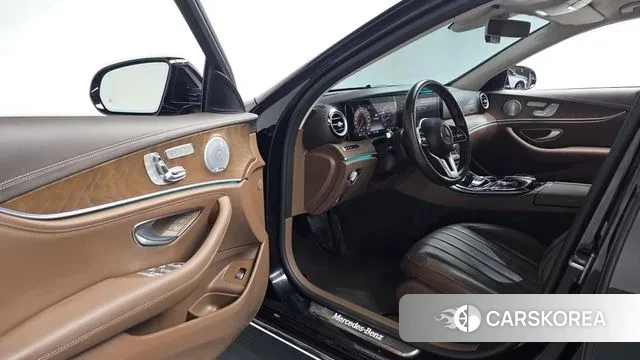 Mercedes-Benz E-Class W213 2020 Черный из Кореи, фото 2