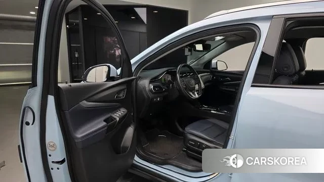 Chevrolet (GM Daewoo) Bolt EUV 2022 Светло-серебряный цвет из Кореи, фото 2