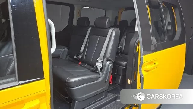 Hyundai Staria 2022 Желтый из Кореи, фото 2