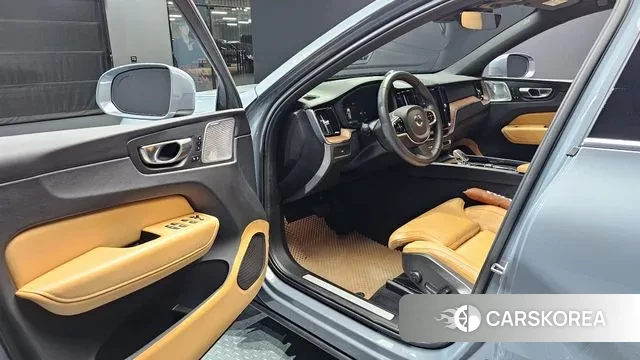 Volvo XC60 second Generation 2022 Серебристо-серый из Кореи, фото 2