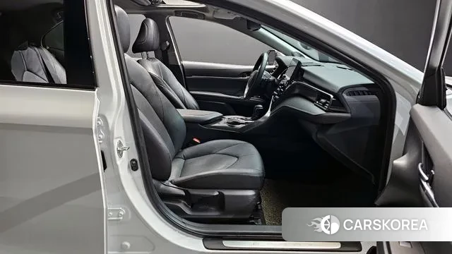 Toyota Camry (XV70) 2023 Белый из Кореи, фото 2