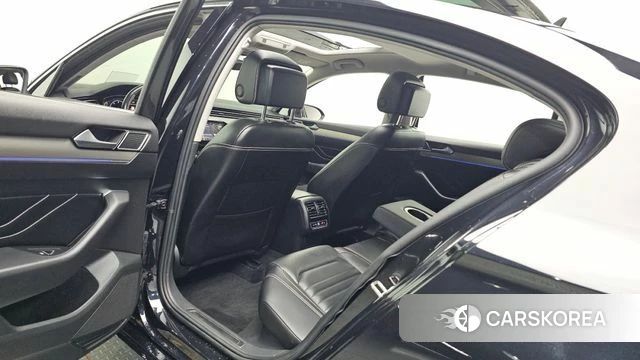 Volkswagen Passat GT (B8) 2022 Черный из Кореи, фото 2