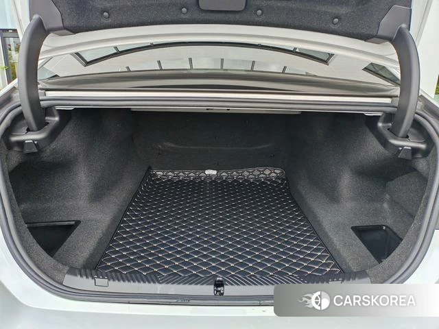 BMW 5 series 2024 Белый из Китая, фото 2