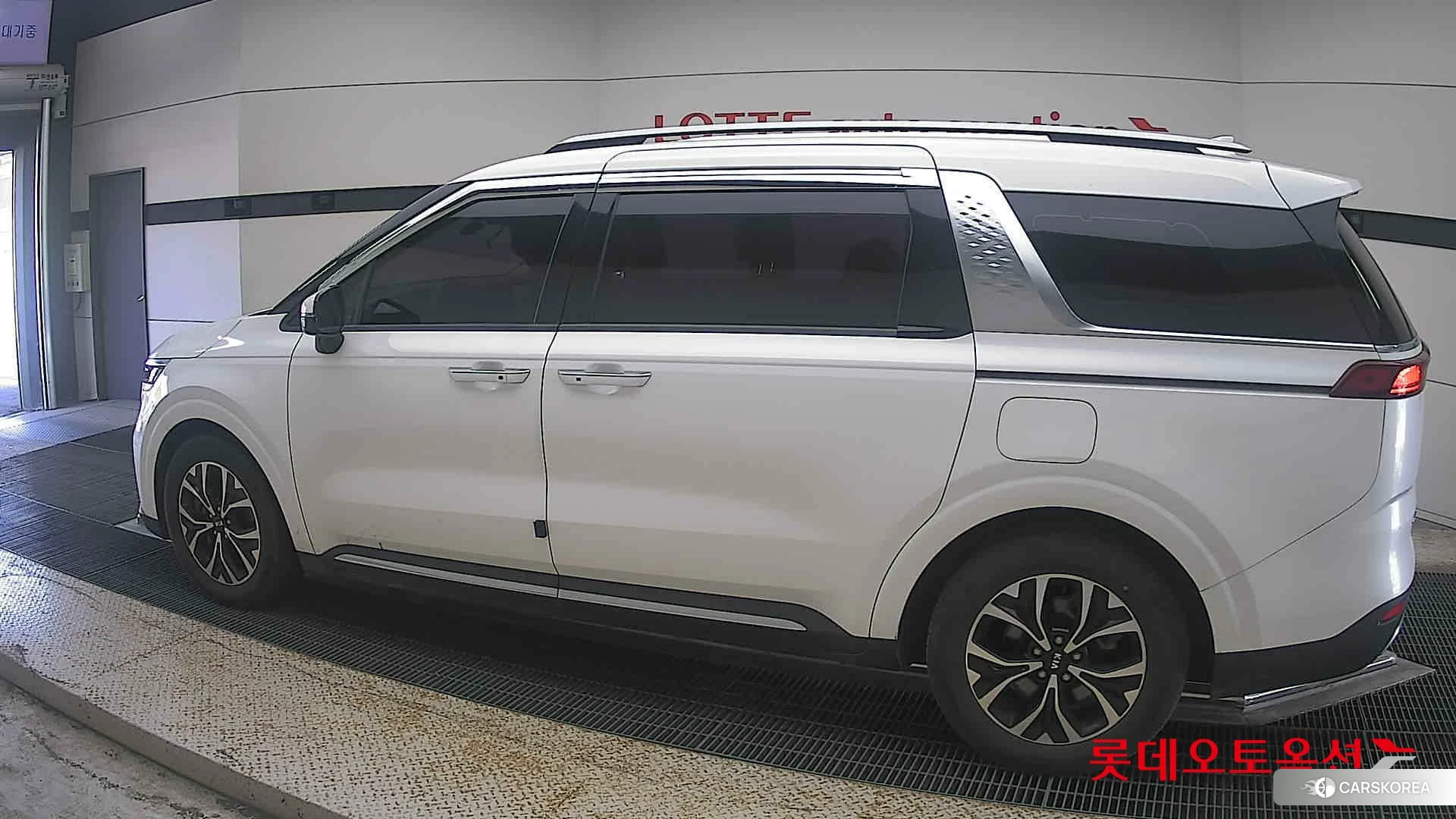 Kia Carnival 2021 Snow White Pearl (optional) из Кореи, фото 2