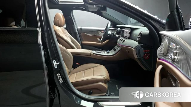 Mercedes-Benz E-Class W213 2022 Черный из Кореи, фото 2