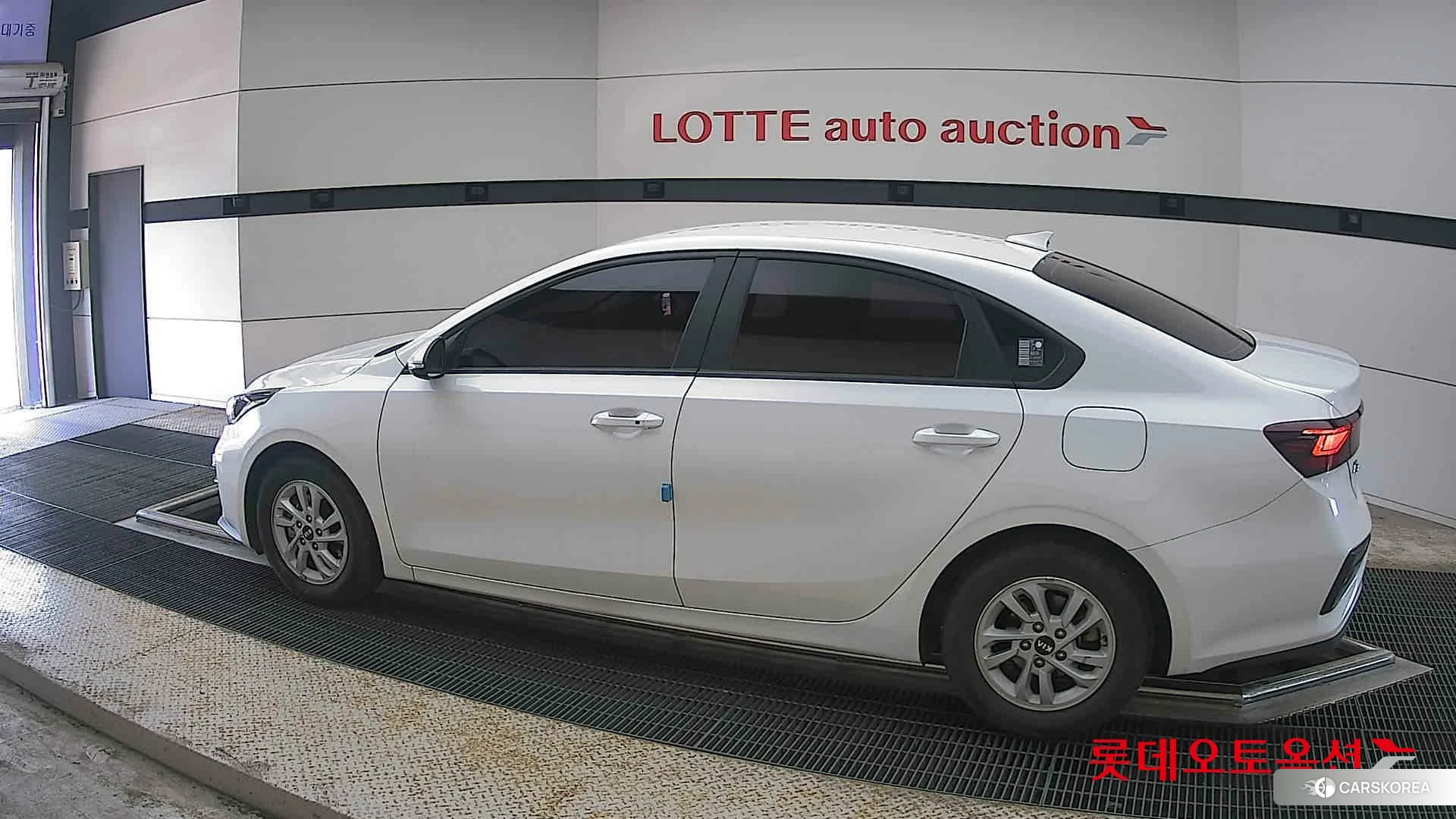 Kia K3 2021 Snow White Pearl из Кореи, фото 2
