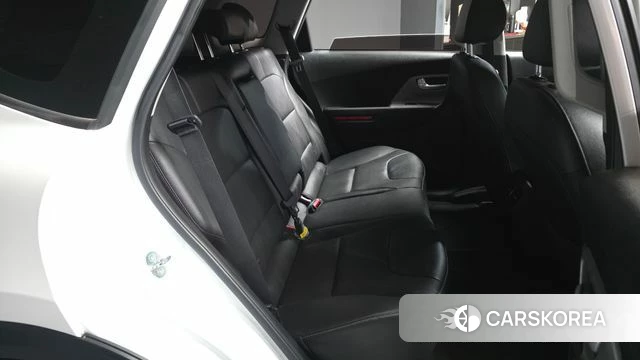 Kia Niro Plus 2023 Белый из Кореи, фото 2