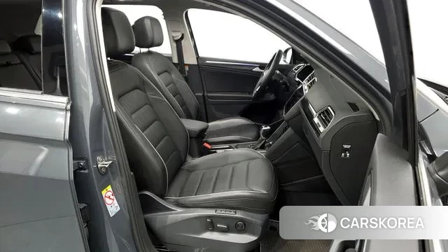 Volkswagen Tiguan second Generation 2022 Серый из Кореи, фото 2