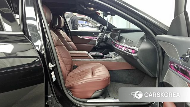 BMW 7 Series (G70) 2023 Черный из Кореи, фото 2