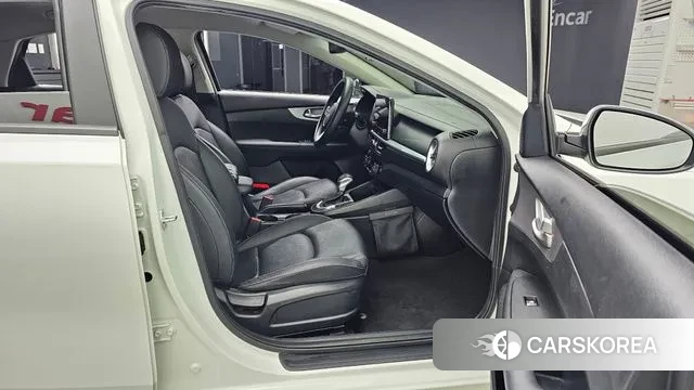 Kia The New K3 2nd generation 2021 Белый из Кореи, фото 2