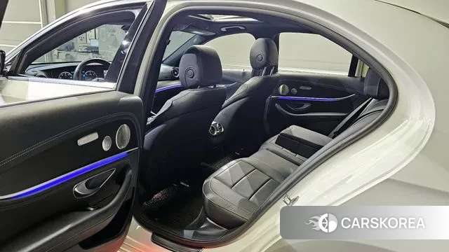 Mercedes-Benz E-Class W213 2022 Белый из Кореи, фото 2