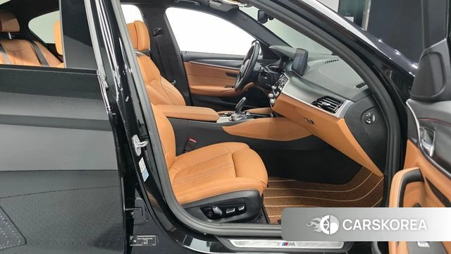 BMW 5 Series (G30) 2021 Черный из Кореи, фото 2