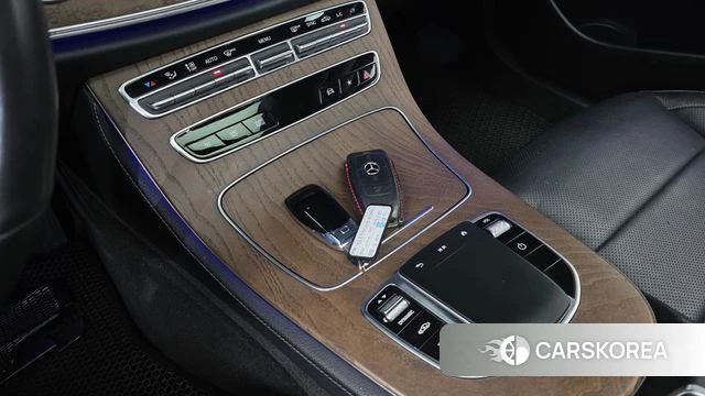 Mercedes-Benz E-Class W213 2022 Черный из Кореи, фото 2