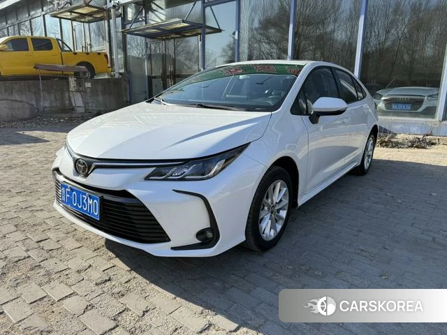 Toyota Corolla 2022 Белый из Китая, фото 2