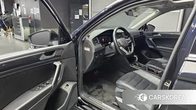 Volkswagen Tiguan second Generation 2023 Черный из Кореи, фото 2