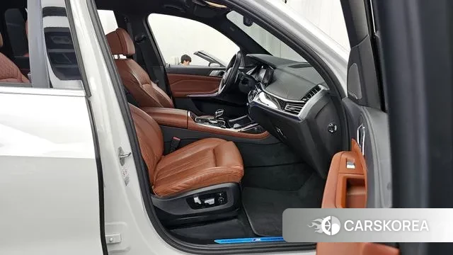 BMW X7 (G07) 2022 Белый из Кореи, фото 2