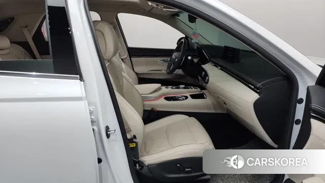 Genesis GV70 2023 Белый из Кореи, фото 2