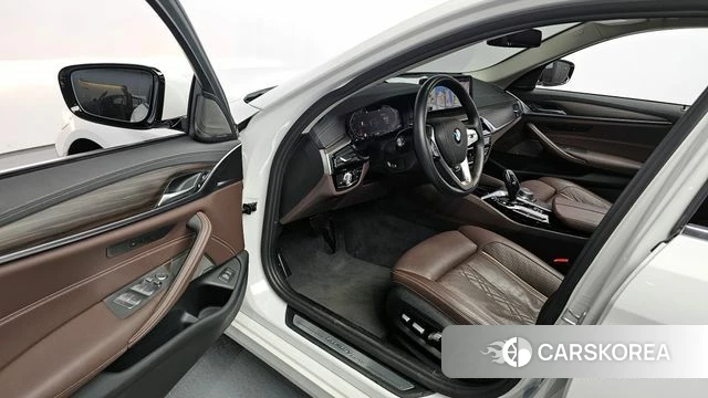 BMW 5 Series (G30) 2020 Белый из Кореи, фото 2