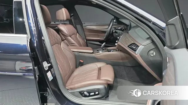 BMW 5 Series (G30) 2018 Черный из Кореи, фото 2