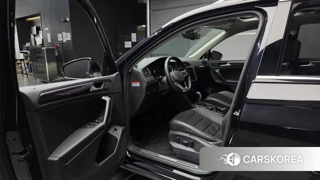 Volkswagen Tiguan second Generation 2023 Черный из Кореи, фото 2