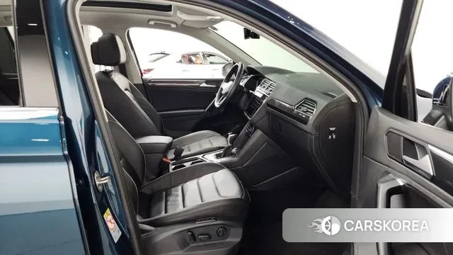Volkswagen Tiguan second Generation 2021 Синий из Кореи, фото 2