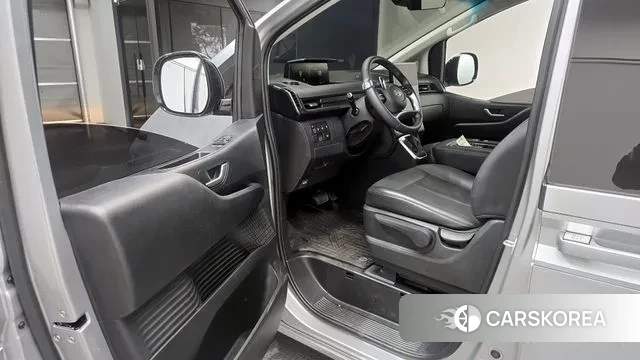 Hyundai Staria 2025 Серебристо-серый из Кореи, фото 2