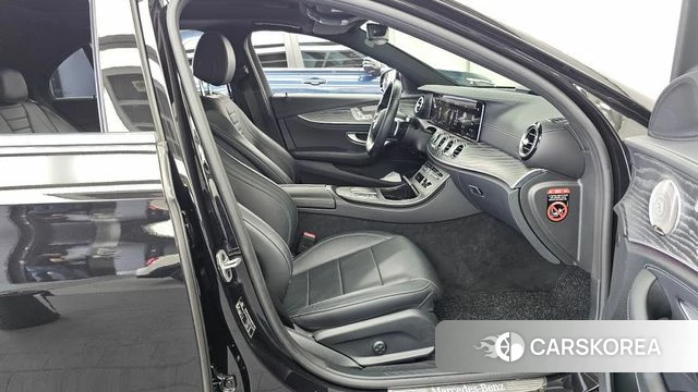 Mercedes-Benz E-Class W213 2021 Черный из Кореи, фото 2