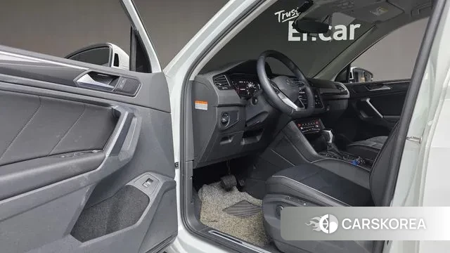 Volkswagen Tiguan second Generation 2021 Белый из Кореи, фото 2