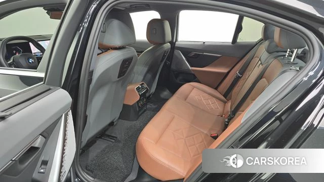 BMW 5 Series (G60) 2024 Черный из Кореи, фото 2
