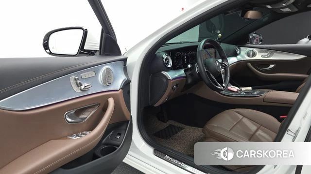 Mercedes-Benz E-Class W213 2021 Белый из Кореи, фото 2