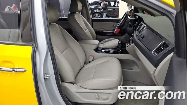 Kia The New Carnival 2018 Желтый из Кореи, фото 2