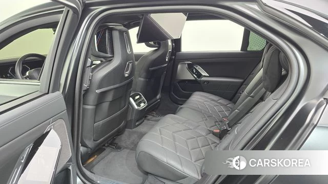 BMW 7 Series (G70) 2024 Черный из Кореи, фото 2