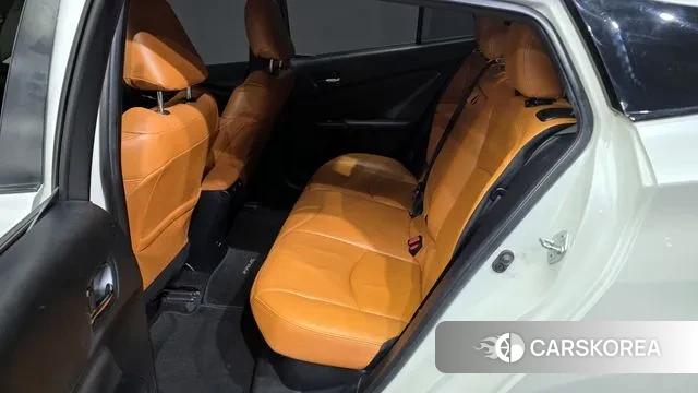 Toyota Prius 4th Generation 2018 Белый из Кореи, фото 2