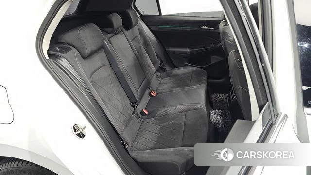 Volkswagen Golf 8th Generation 2024 Белый из Кореи, фото 2