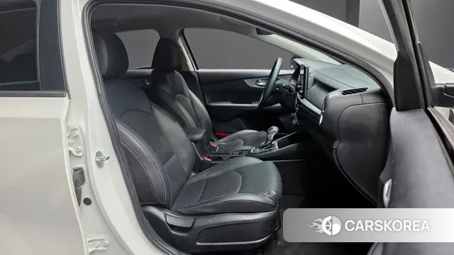 Kia The New K3 2nd generation 2022 Белый из Кореи, фото 2