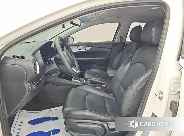 Kia The New K3 2nd generation 2021 Белый из Кореи, фото 2