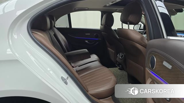 Mercedes-Benz E-Class W213 2018 Белый из Кореи, фото 2