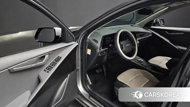 Kia Di Ol Nu Niro 2022 Серебристо-серый из Кореи, фото 2