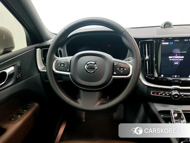 Volvo XC60 2025 Серебристо-серый из Китая, фото 2