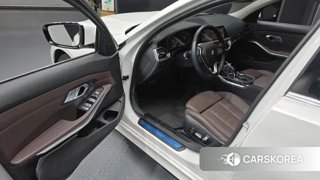 BMW 3 Series (G20) 2022 Белый из Кореи, фото 2