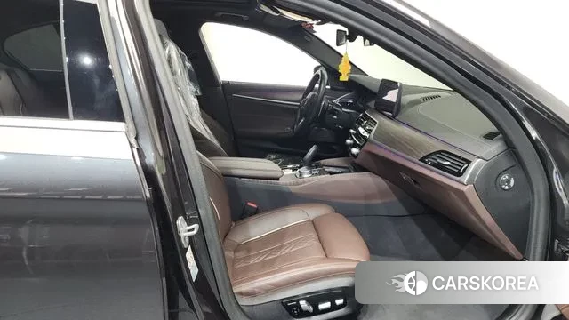 BMW 5 Series (G30) 2021 Серый из Кореи, фото 2