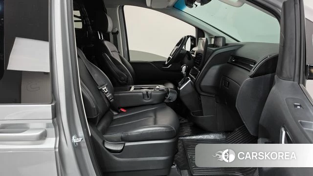 Hyundai Staria 2025 Серебряный из Кореи, фото 2