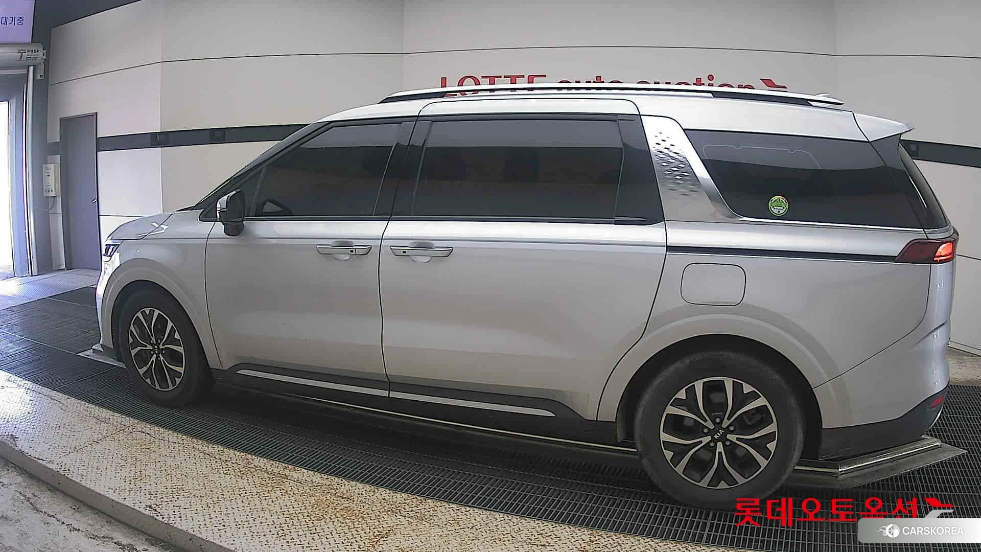Kia Carnival 2021 Silky Silver из Кореи, фото 2