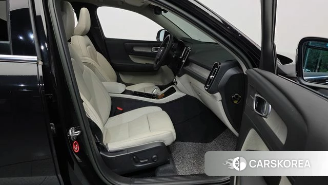 Volvo XC40 2023 Черный из Кореи, фото 2