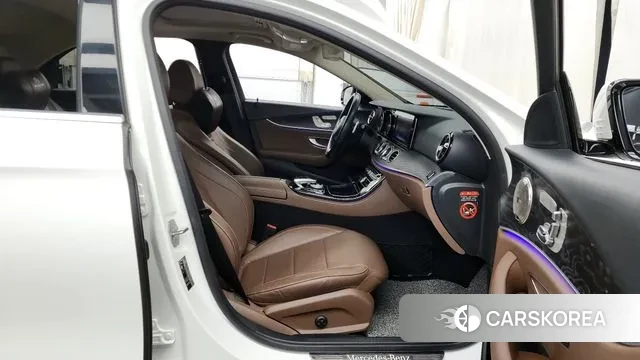 Mercedes-Benz E-Class W213 2018 Белый из Кореи, фото 2