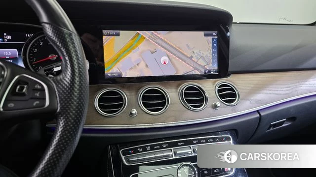 Mercedes-Benz E-Class W213 2018 Белый из Кореи, фото 2