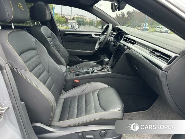 Volkswagen CC 2022 Серебристо-серый из Китая, фото 2